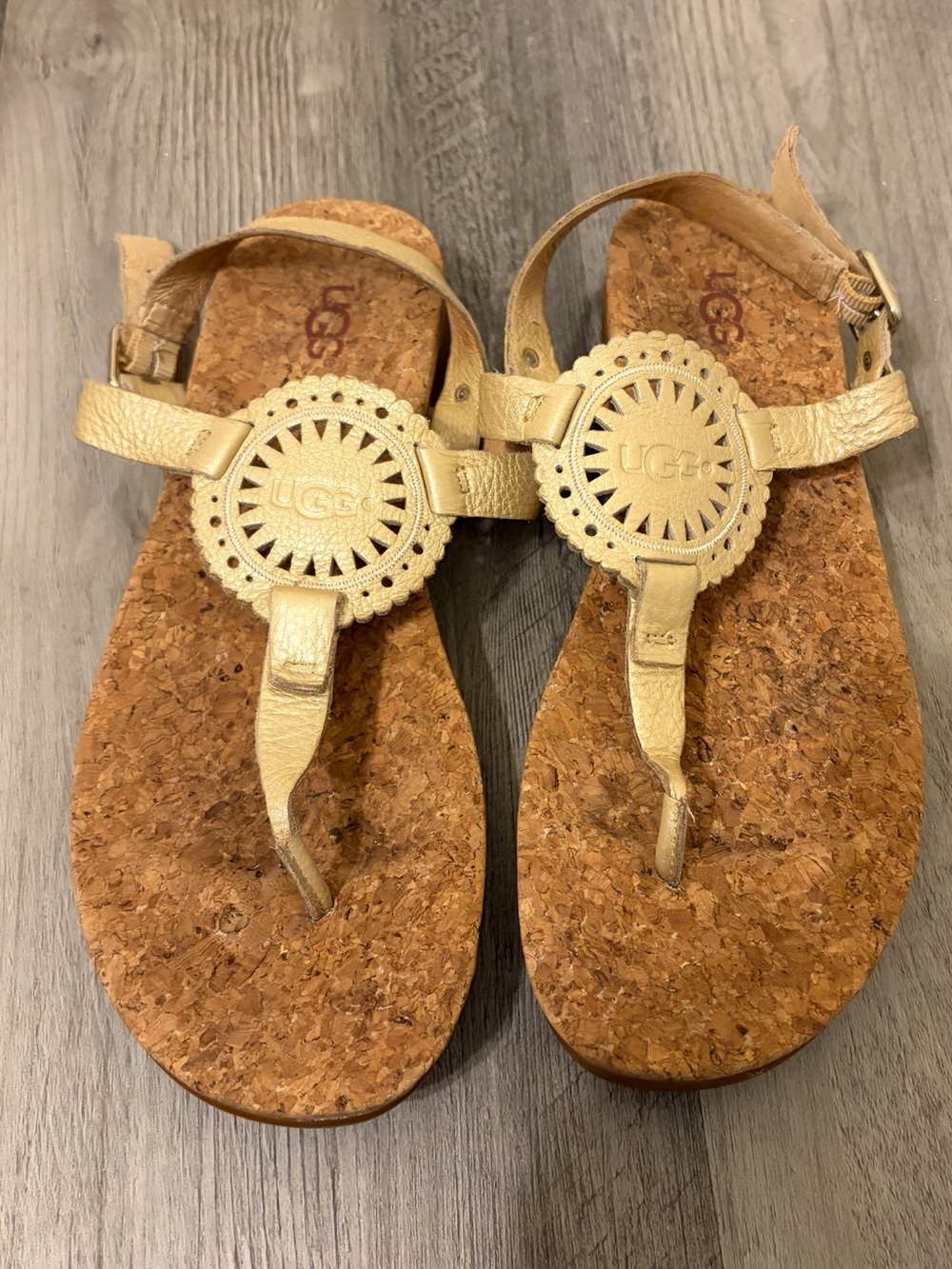 UGG Ayden II Women's Gold Leather Sandal Size 7.5 - Picture 2 of 8